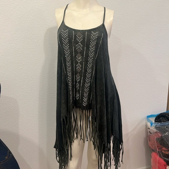 Women’s Top - Picture 1 of 7